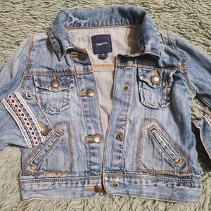 Gap Kids Light Denim Jean Jacket XS 4/5 Boho Embellished Cuffs‎ Pockets Snaps
